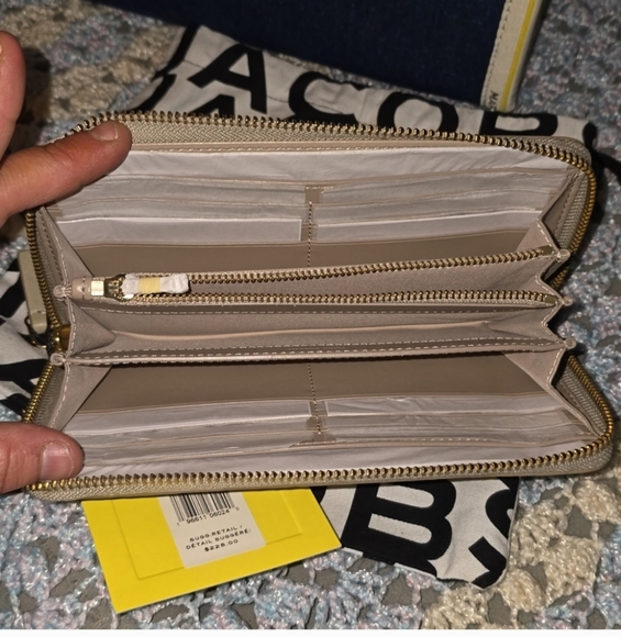 NWT MARC JACOBS LEATHER WALLET - Picture 4 of 4